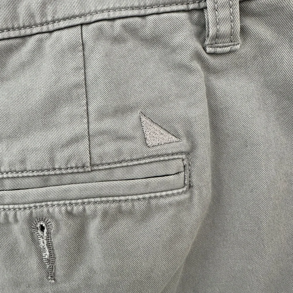 Untuckit MENS summer gray chino shorts W32